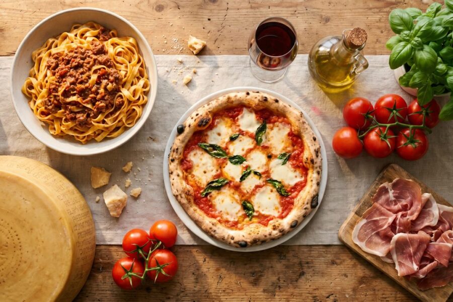 Klasyczna kuchnia włoska - makaron, pizza, oliwa, parmezan